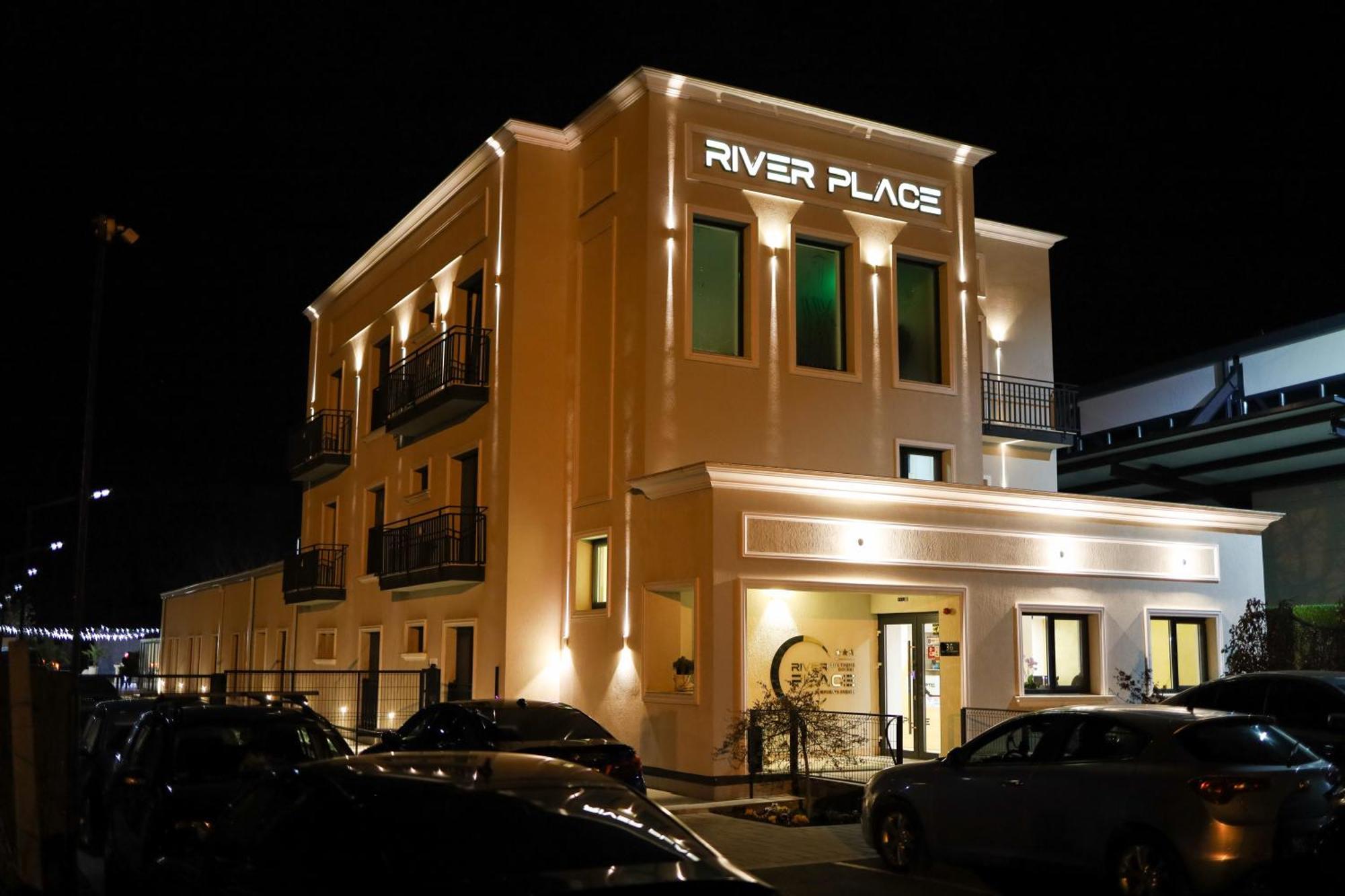 Hotel River Place