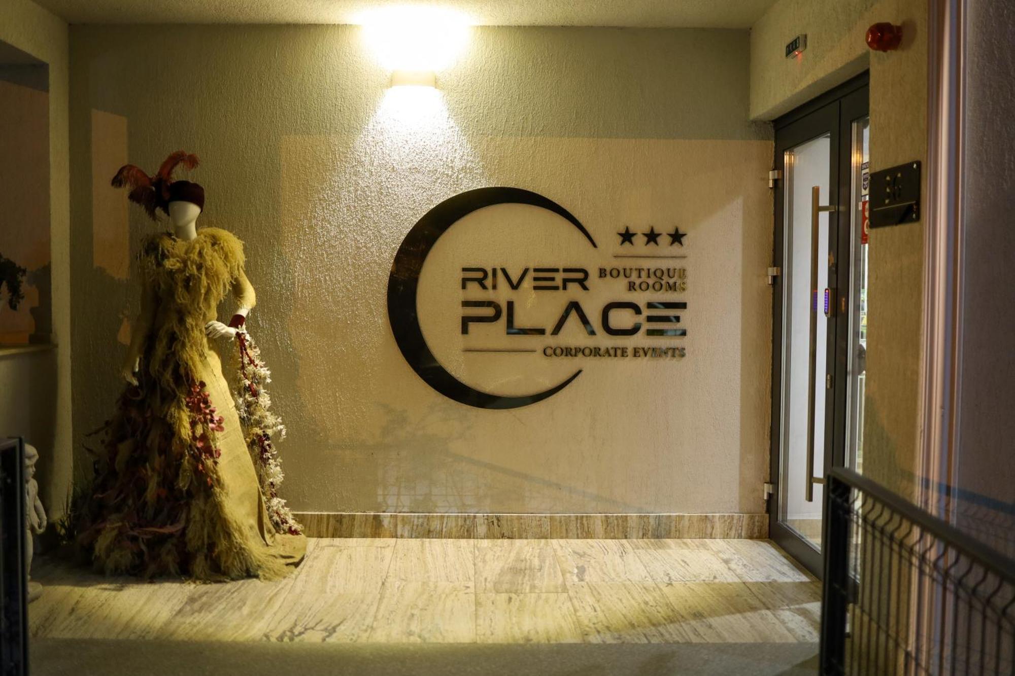 River Place Hotel 3*