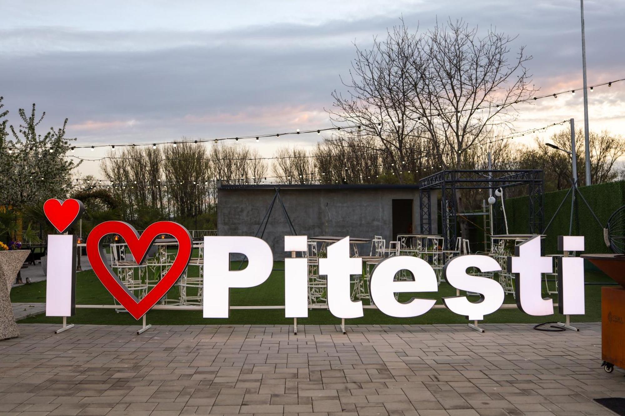 River Place Pitesti
